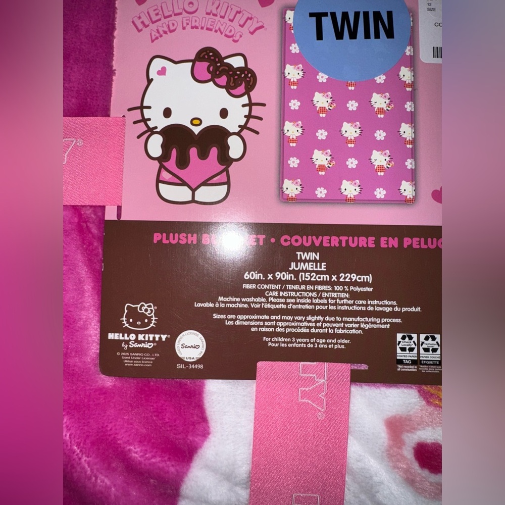 Hello Kitty Throw - Picture 2 of 3